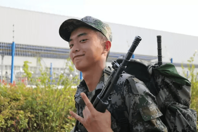 95后退役士兵成男明星,演艺圈就该多点军人基因