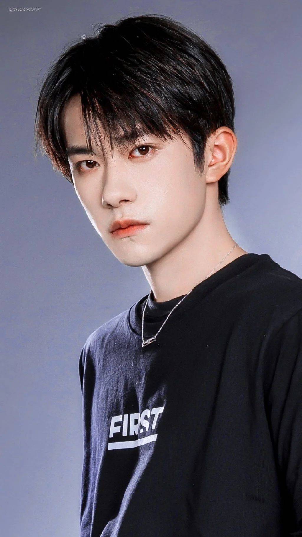 易烊千玺壁纸 你是写在糖纸上的诗 是我心上的一间小酒馆 绮丽