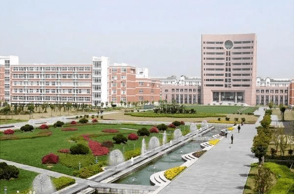福建师范大学福建师范大学坐落于素有"海滨邹鲁"之誉的历史文化名城
