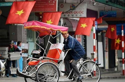 越南最“不吉利”的三轮车，让游客坐在前面，过来人：三思而后行