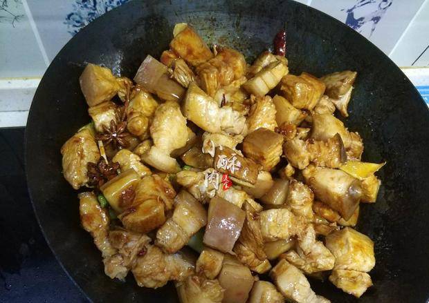 红烧肉怎么做颜色红亮软烂 3d64bd4b3a5d45dcbf13364387b0d15e.jpeg