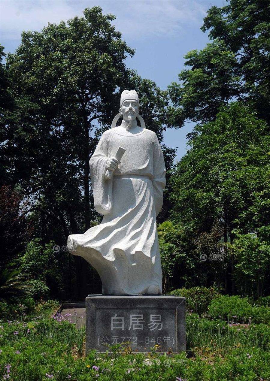 白居易(公元772--846年)字乐天,号香山居士,醉吟先生,唐代伟大的现实