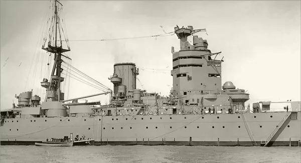 外形独树一帜运用了大量新设计理念的英国纳尔逊级战列舰