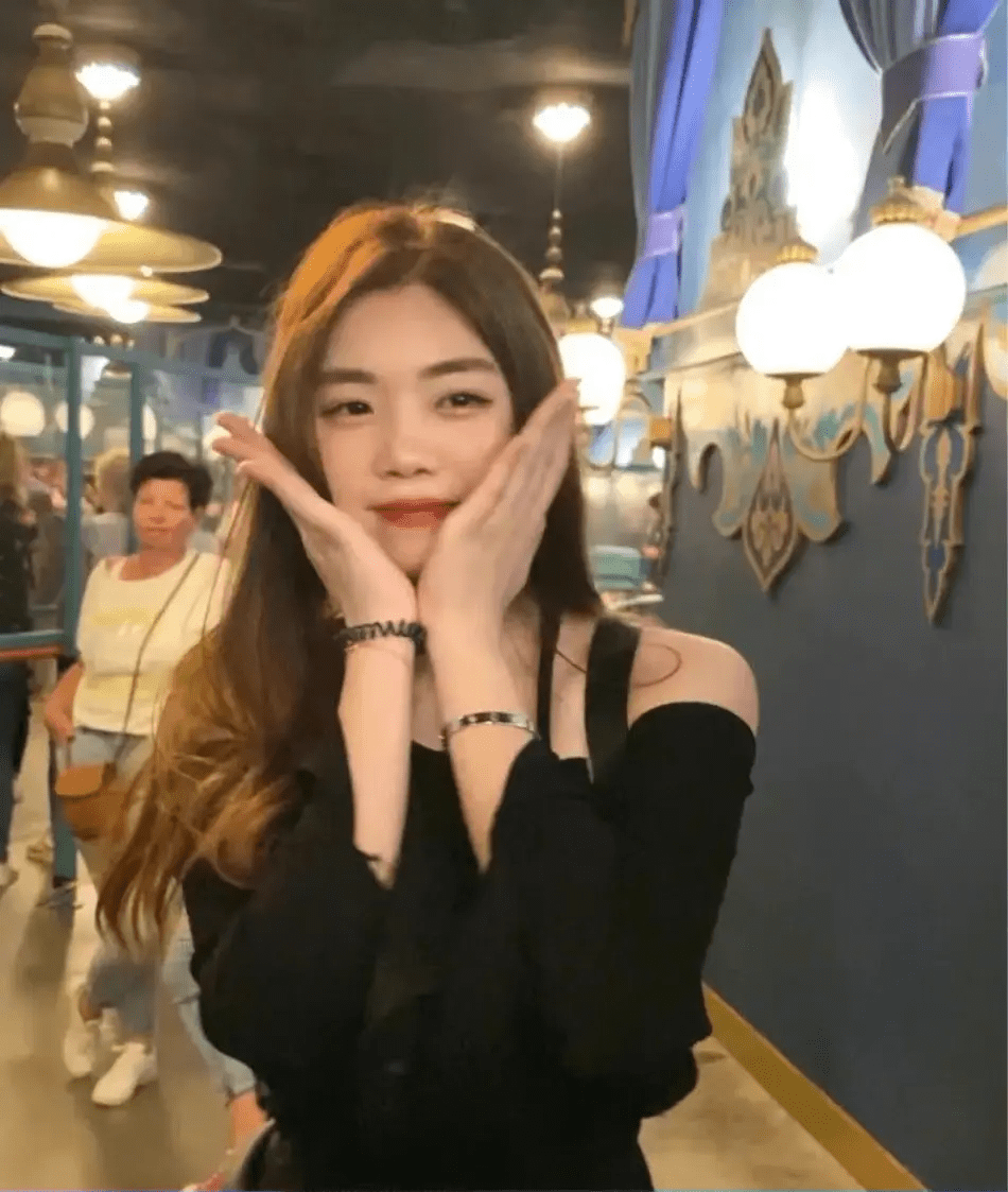 荷甲海牙中国球员李嗣镕姐姐李衍慧神仙颜值美照搜狐大视野搜狐新闻