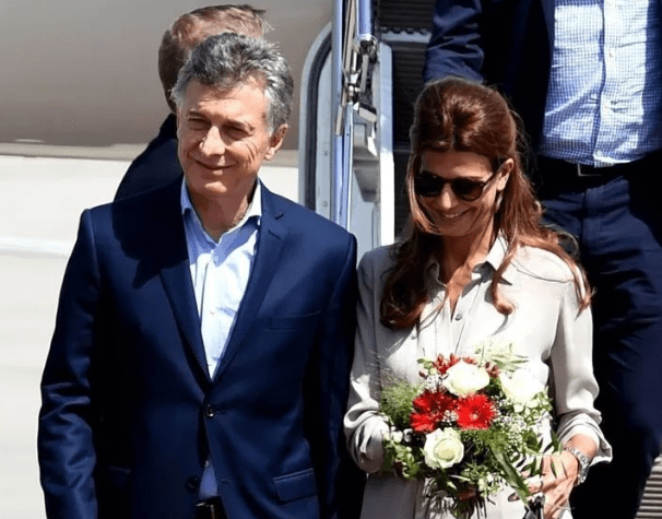 27岁嫁给75岁总统的女人 a48a9f4335154e24847fdd4ddf042367.png