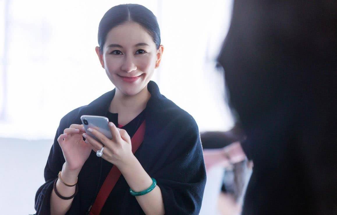 原创27岁成名嫁华谊副总裁,天后王菲都给她当伴娘,今掌管半个娱乐圈
