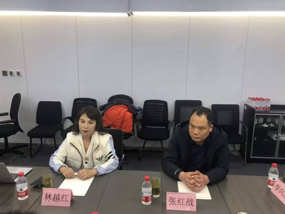 骏景董事长_中骏集团董事长全家照(3)