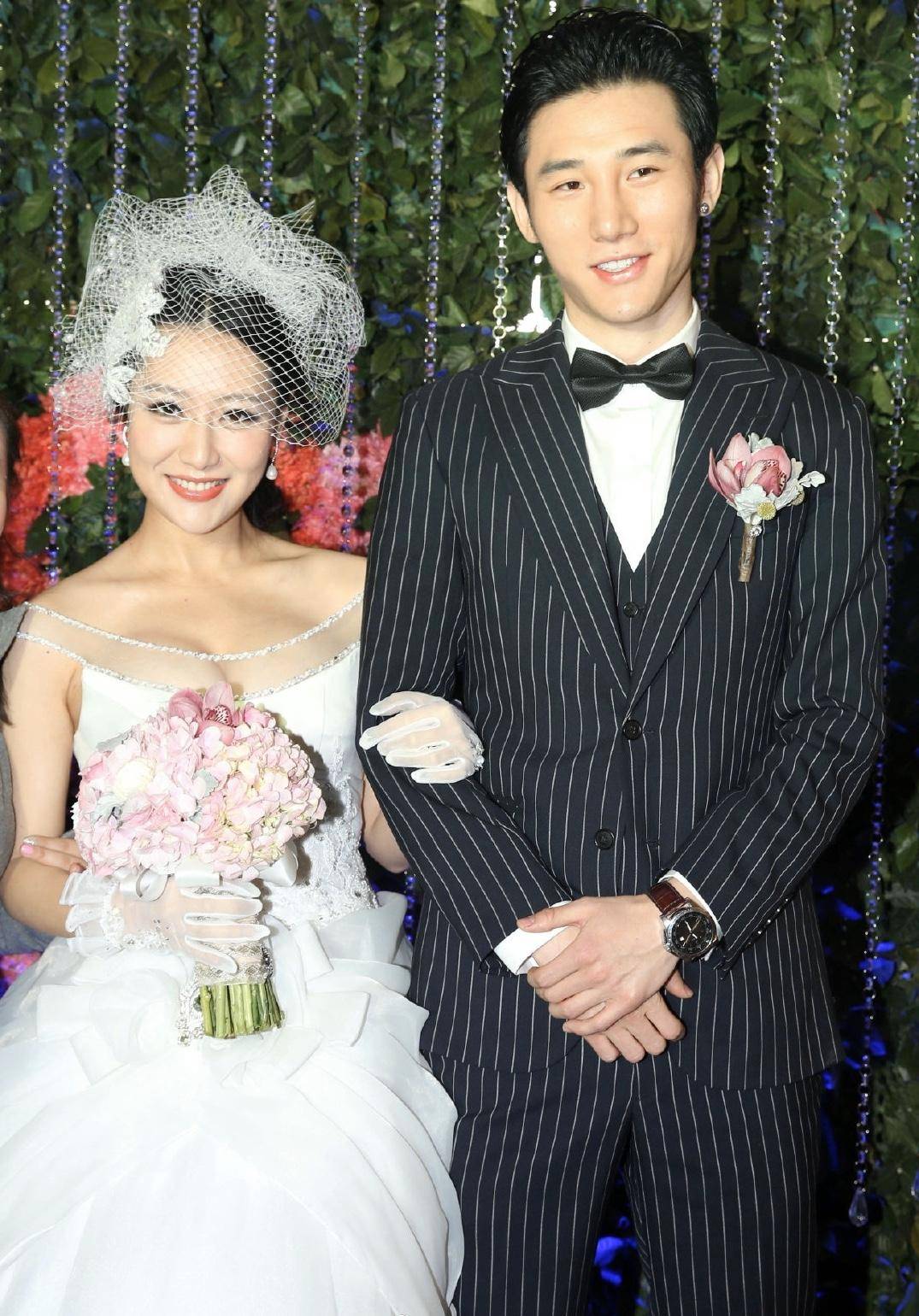 白冰打约会电话耳朵都红了,34岁还要寻真爱,怪之前没找对男人?