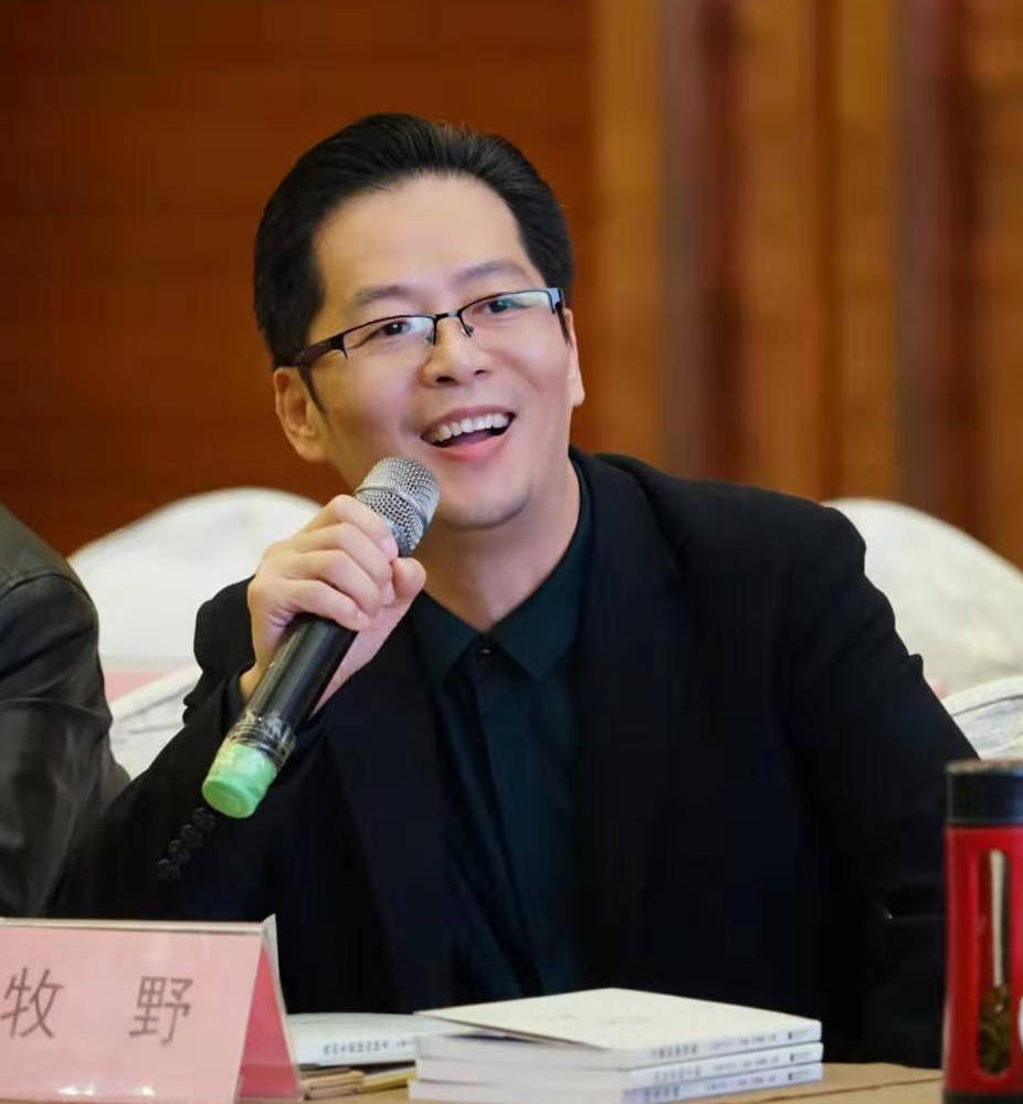 朦胧诗社社长牧野获希腊文学艺术学院文学博士荣誉学位