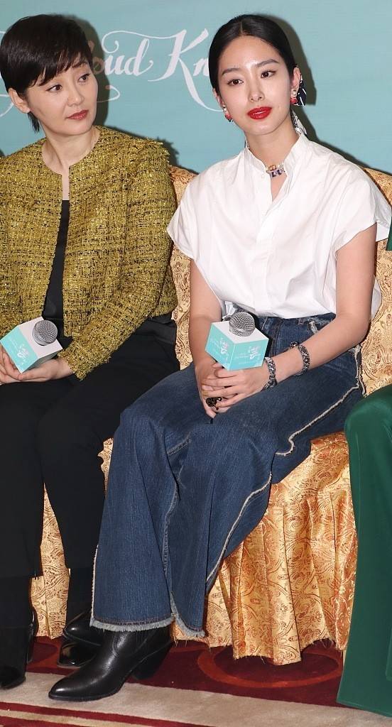 原创杨采钰徐帆同框小香风对抗港风时尚25岁年龄差都没那么明显