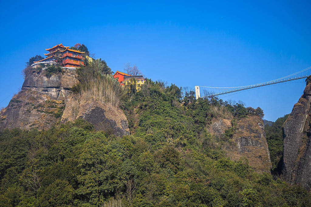 赣州全南圣境，有座被称为“楚峦佳地，南国秀岳”的天龙山