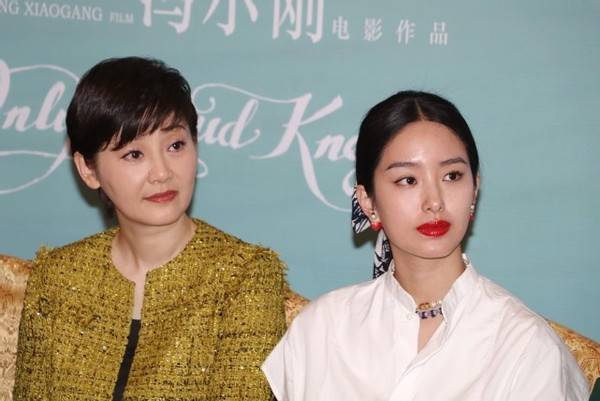 原创杨采钰徐帆同框小香风对抗港风时尚25岁年龄差都没那么明显