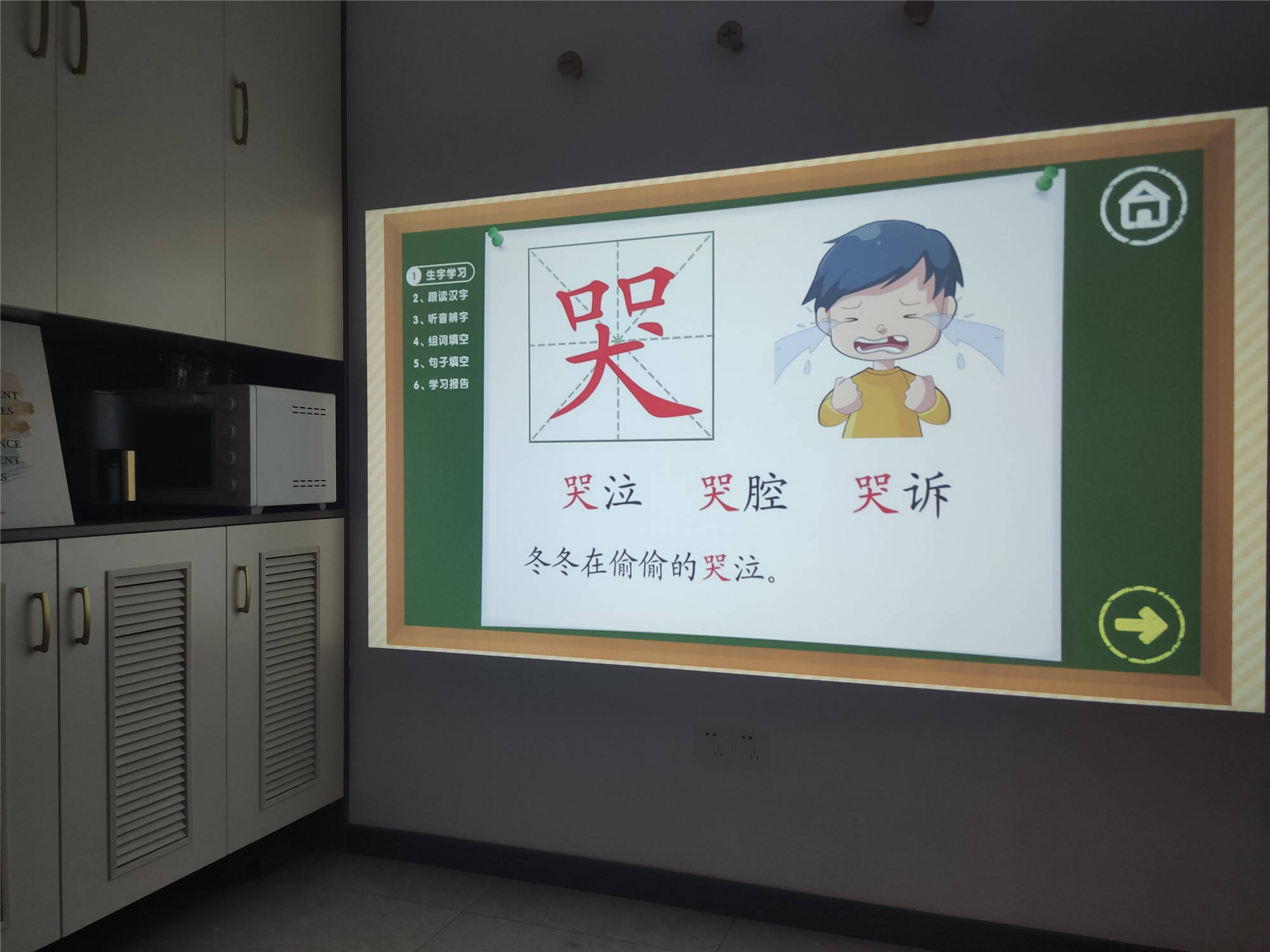遥控器|刻刻A1“家用级”智能投影仪评测：2800光源流明，支持AI语音操作