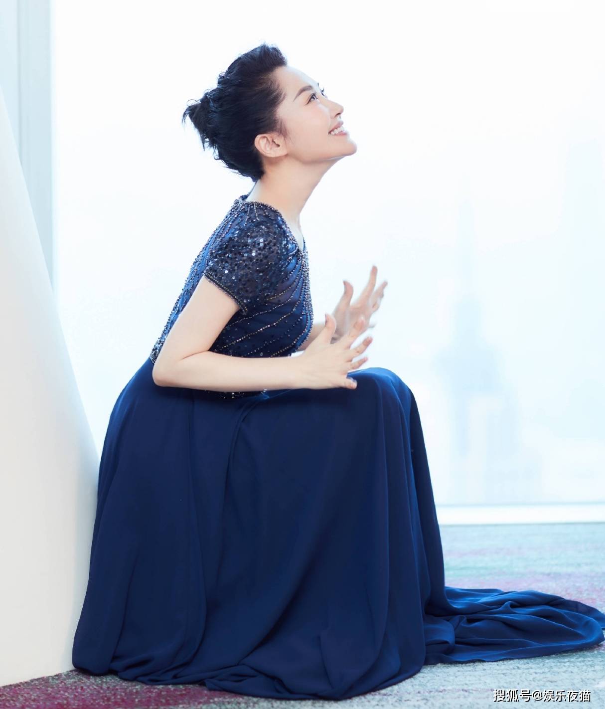 许晴隔空撞衫林心如,一个优雅温婉,一个端庄大气