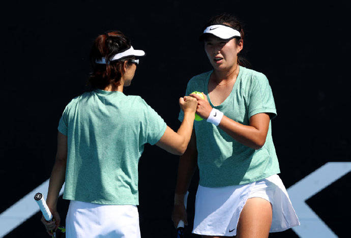 澳网：徐一凡/杨兆轩在女子双打中以2-1战胜对手。