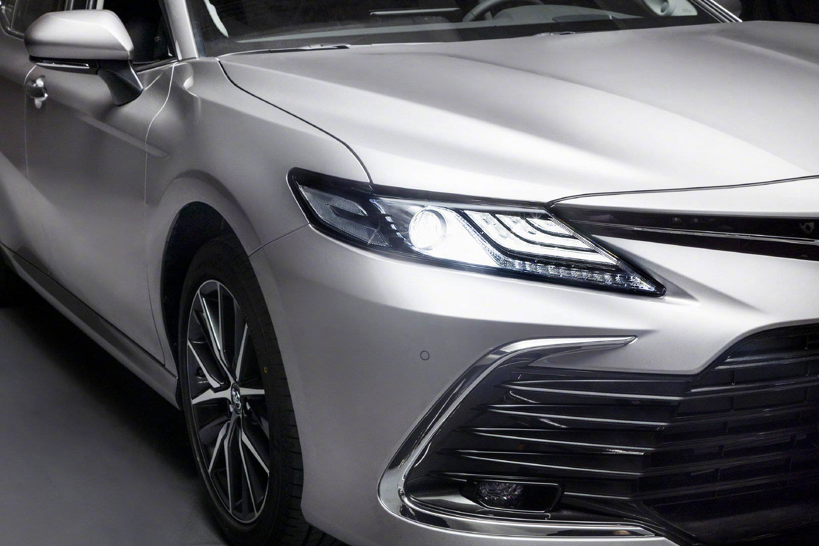 丰田新款凯美瑞来了2月25日上市内饰大幅升级