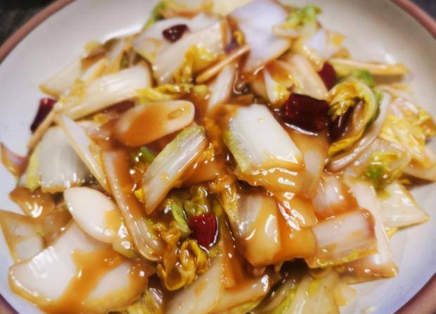 醋溜白菜,放醋的时间是关键,掌握这1招,白菜酸脆清爽不软烂