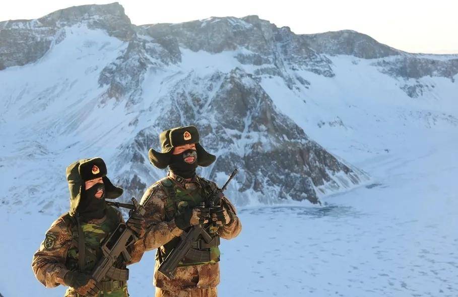 他们在边防线上,御敌守边,抛洒青春不吝啬,为国家无怨无悔,他们也记不