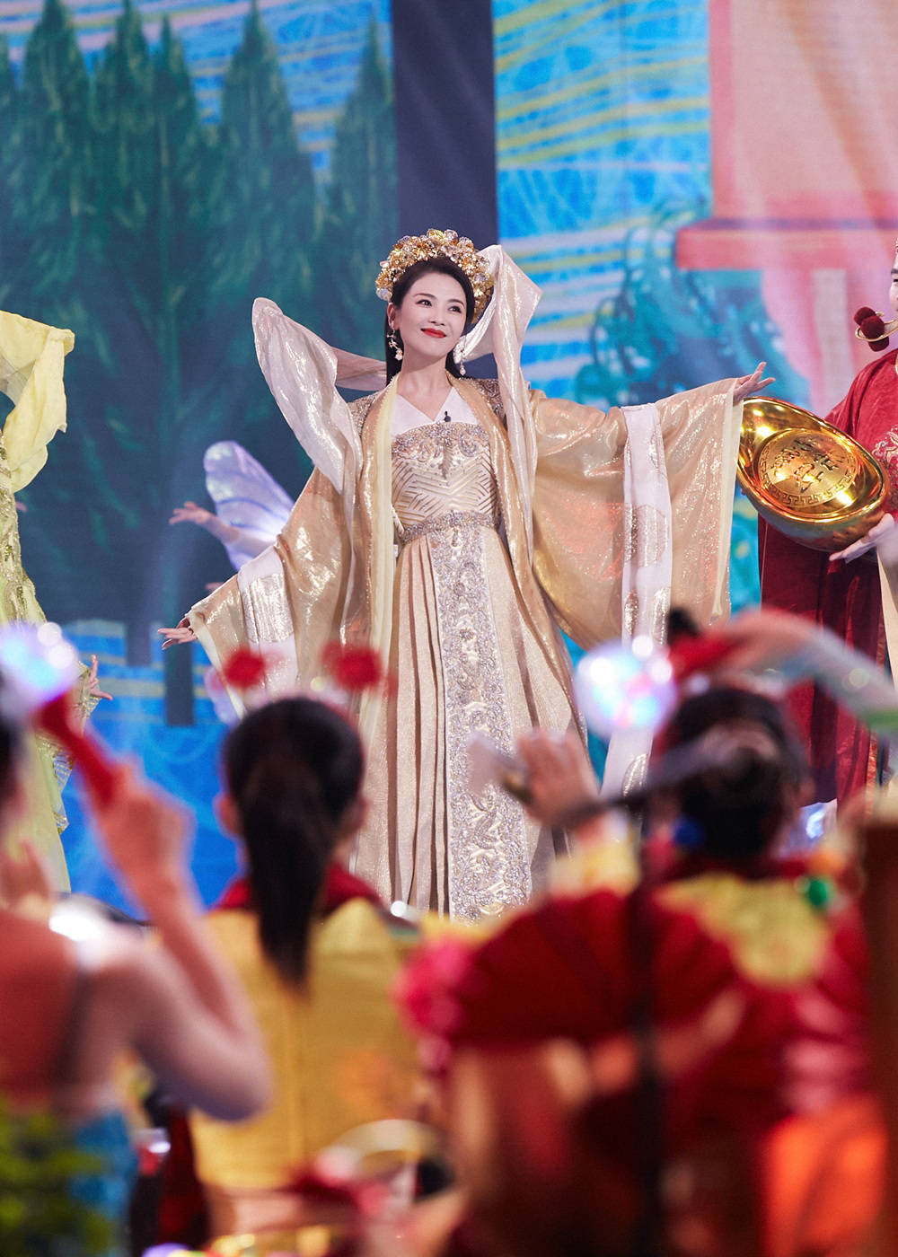 刘涛花神造型亮相北京台春晚温柔明艳仙气灵动