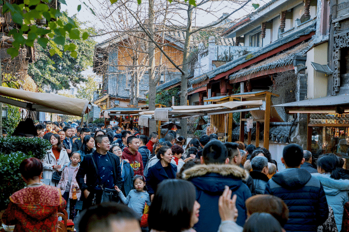 成都旅游必去的3个景点，有人说名不副实，你会去吗？