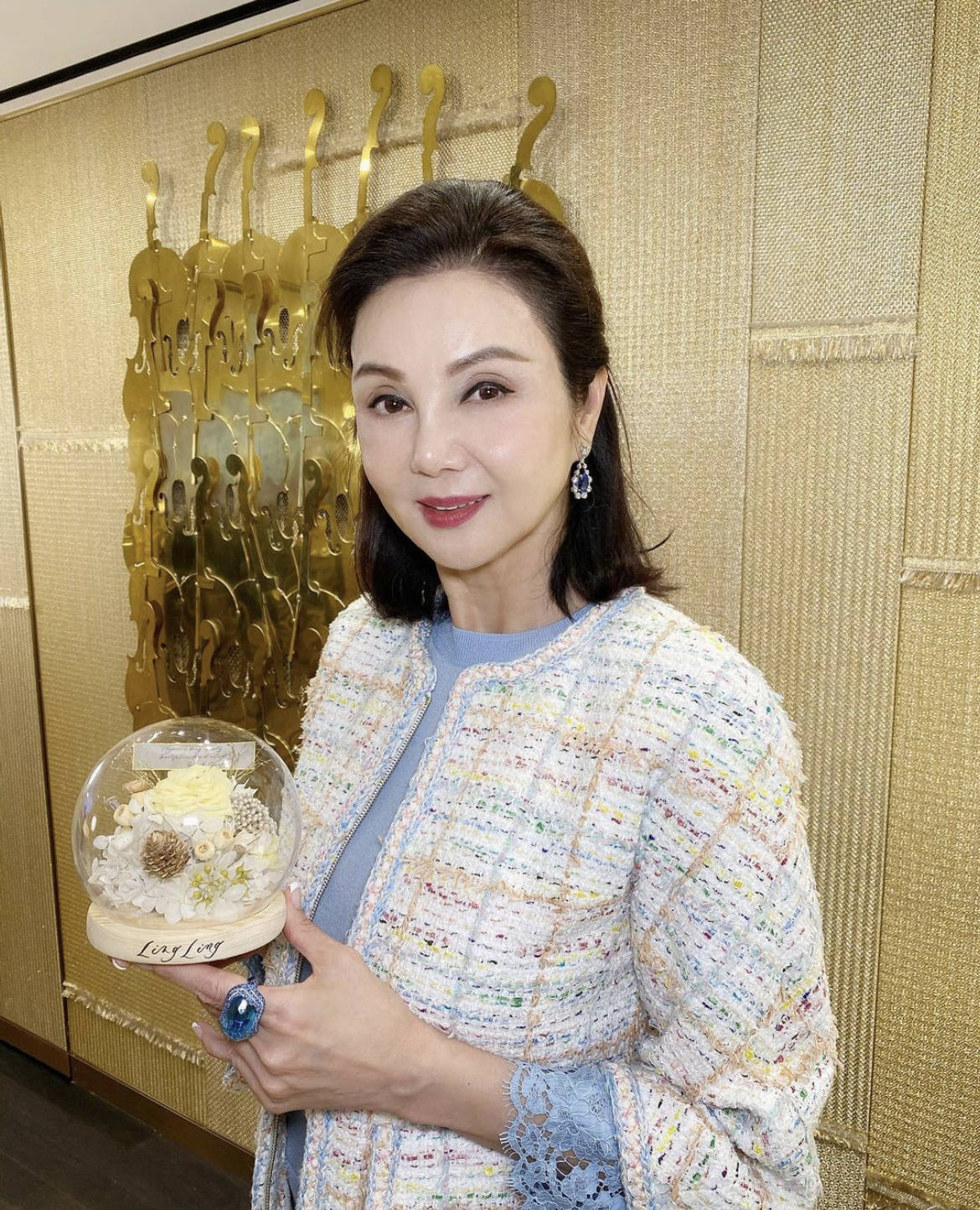 林建岳前妻病愈后首度露脸,外孙跪地敬茶拜年,三代同堂画面温馨