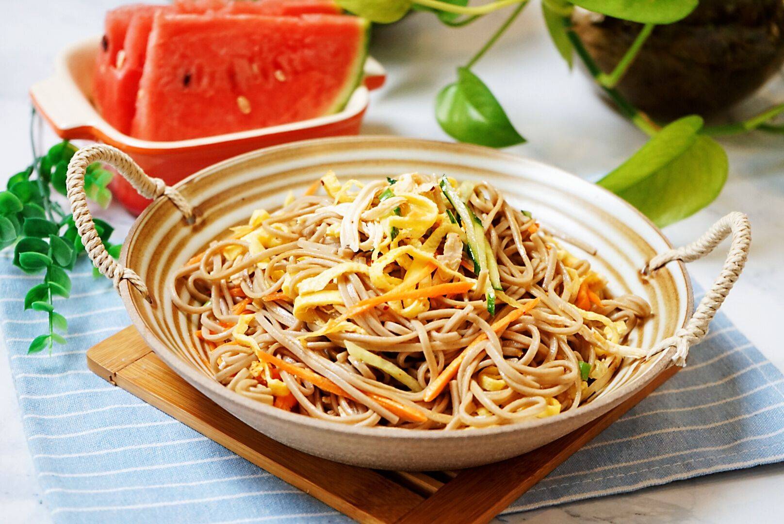 「清爽鸡丝凉面」的做法 配方,很适合夏季消暑又开胃的绝佳美食