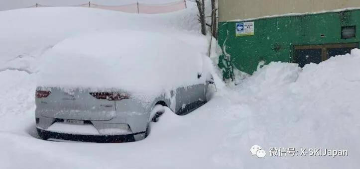 新潟县妙高池之平温泉滑雪场力挺电动车 雪场酒店设置充电桩方便EV雪友