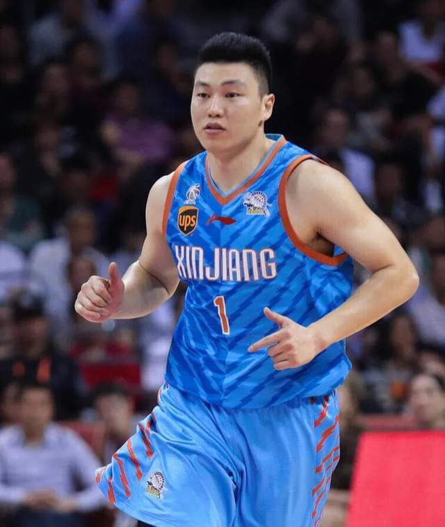 答球迷:怎样评价李根?他是中国男篮历史上身体素质最好的球员吗