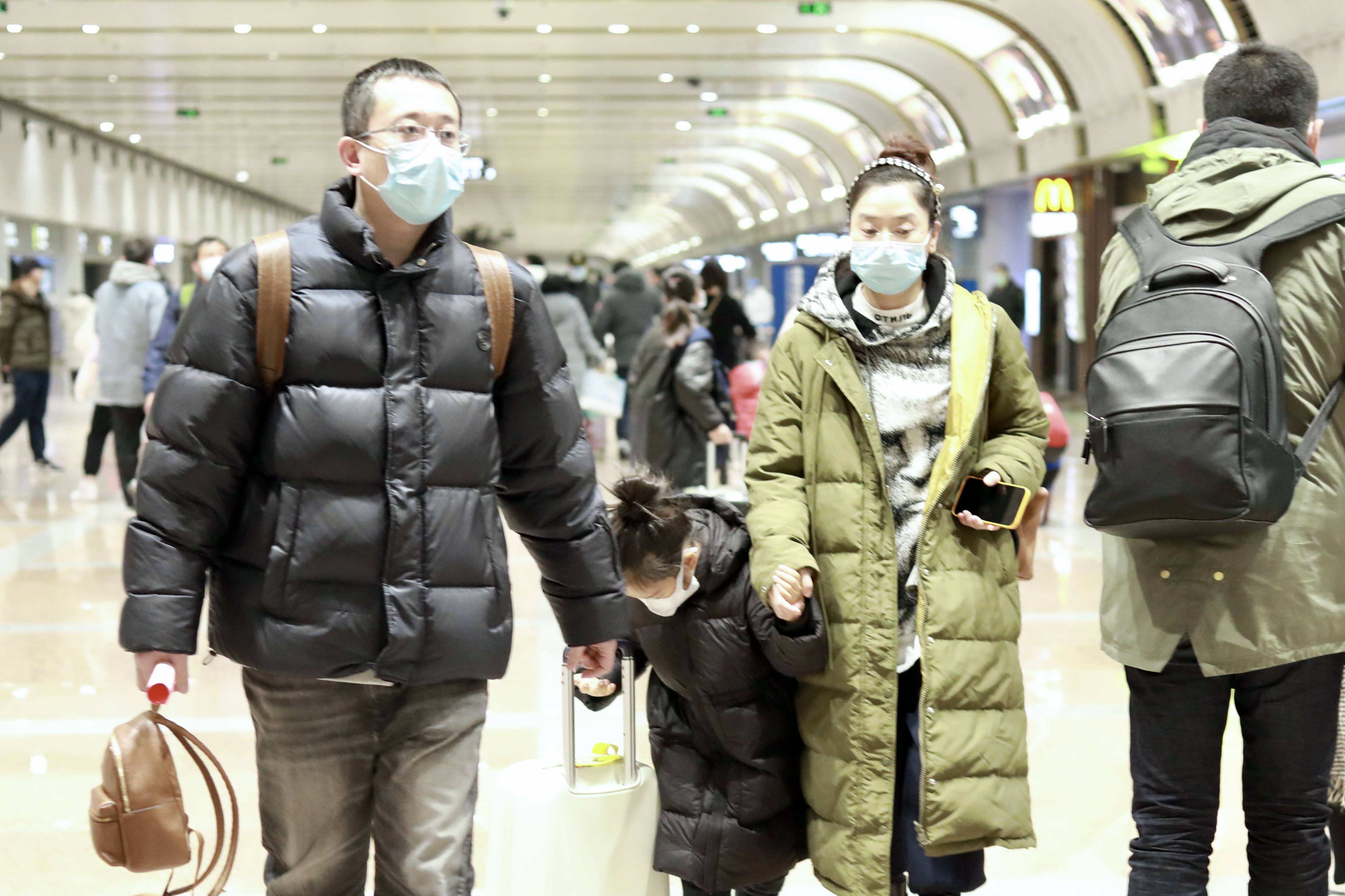 玲花徐朝阳一家三口罕见同框5岁女儿俏皮可爱