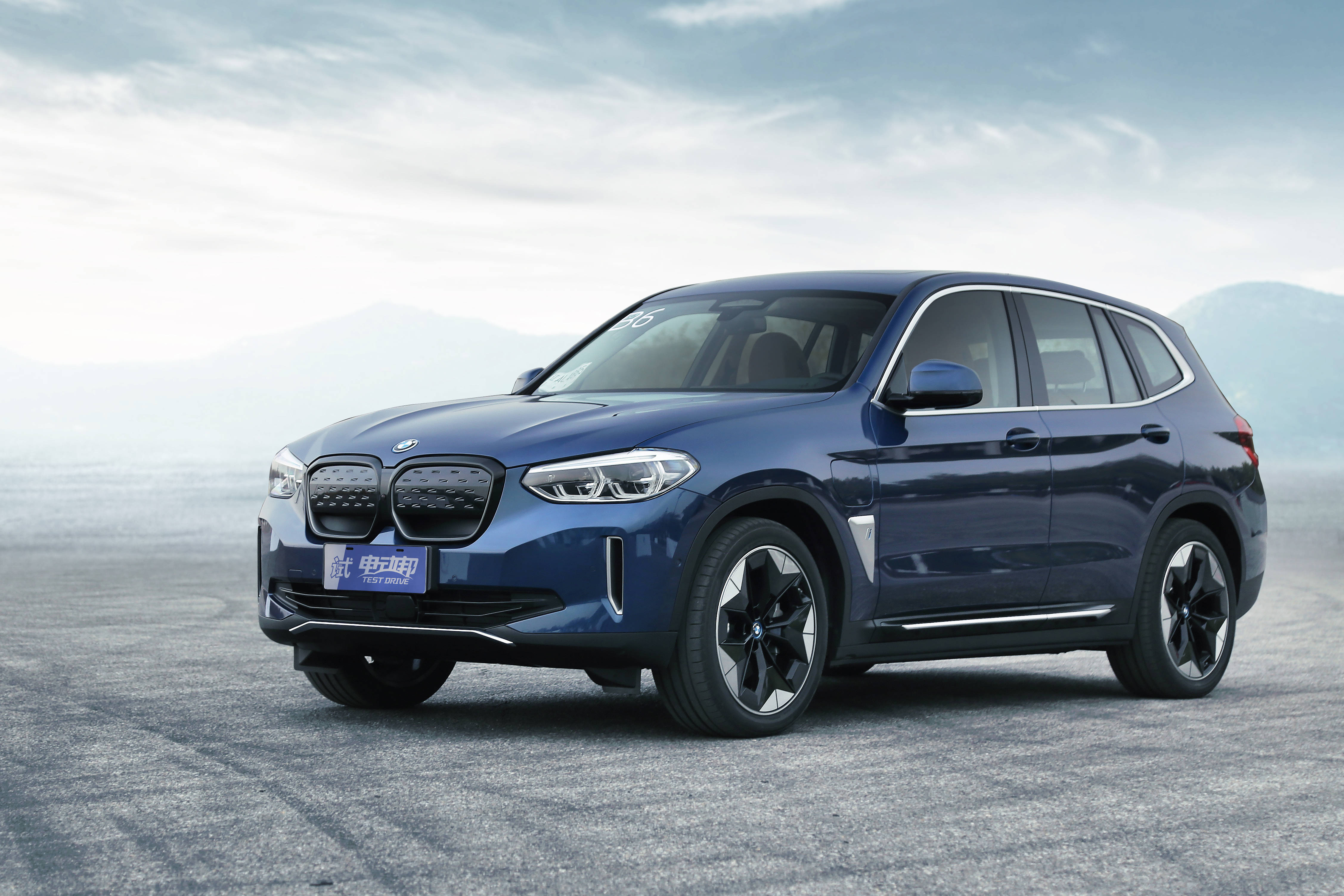 原创预算40万上下特斯拉modely和宝马ix3谁更香