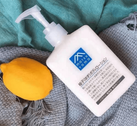 夏天适不适合抹身体乳(夏天适不适合抹身体乳呢)