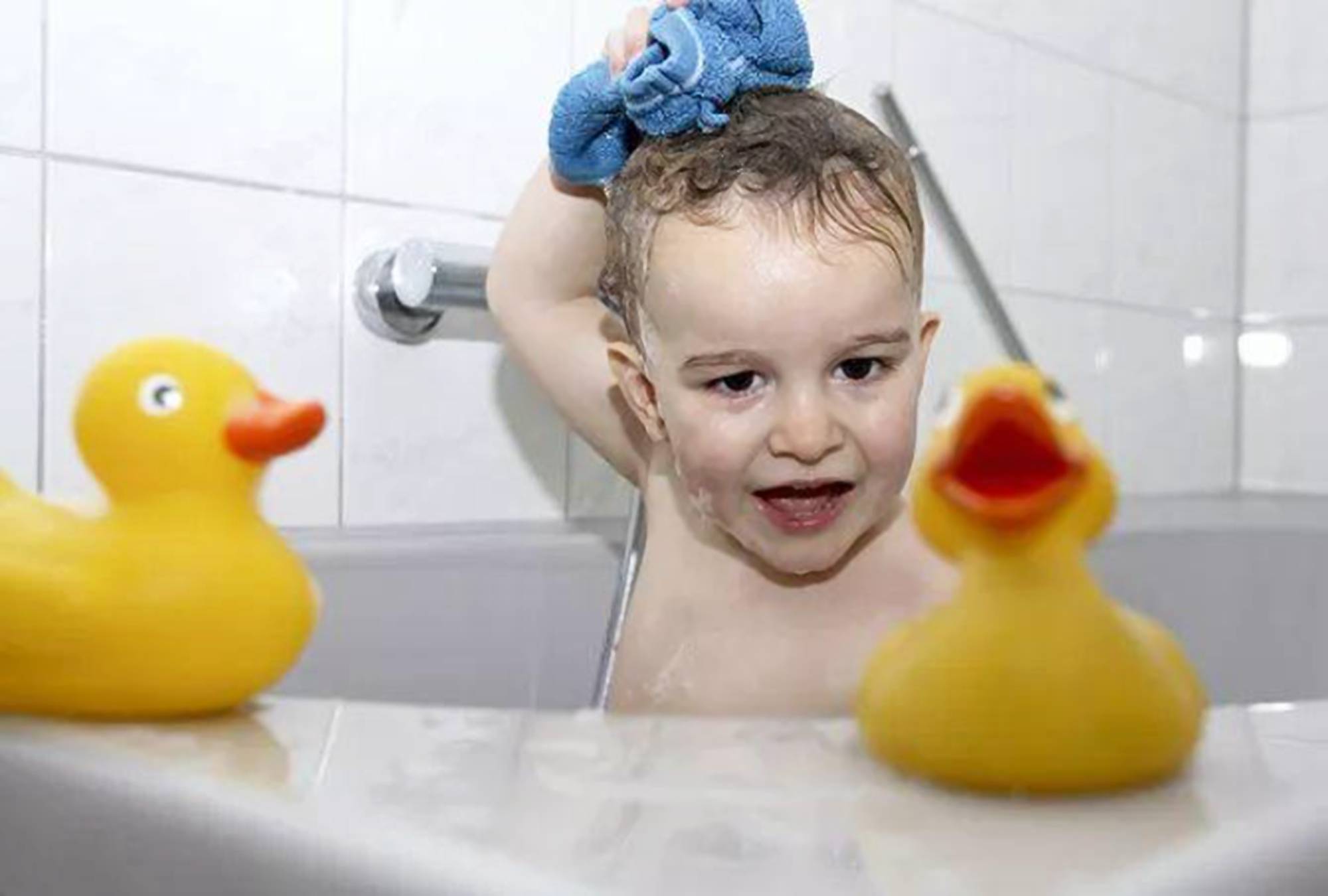 婴儿冬季洗澡频率 0-1个月婴儿洗澡手法