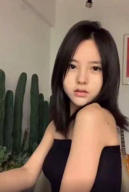 20岁"牛排西施"小霸宠脱发,最新视频性感美艳,可惜