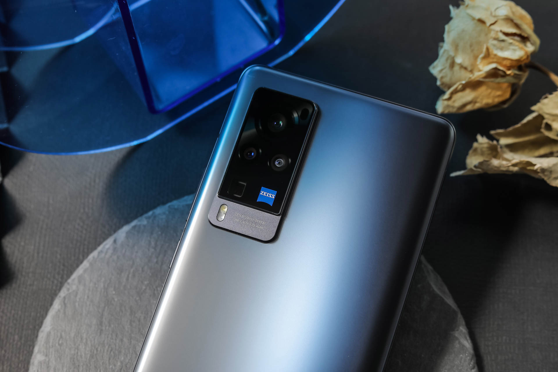 兼顾性能与轻薄vivox60pro颜值与实力并存