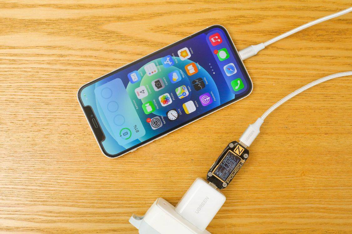 iPhone|充电器真的能够实现“体积小充电快”吗？绿联迷你20W充电头抢先开箱实测