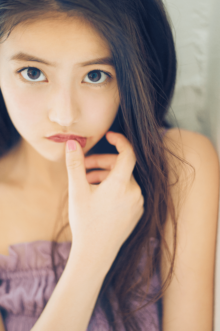 她是号称福冈第一美女的双马尾女神更是可盐可甜的日本神颜