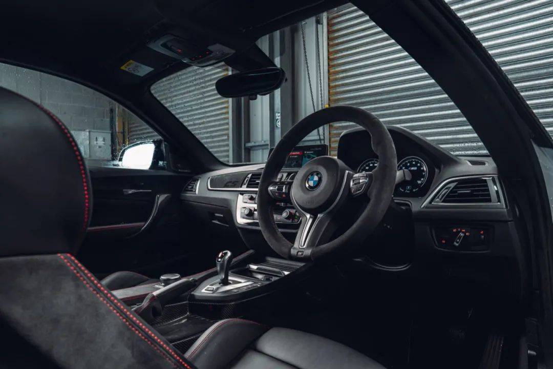 Bmw M3 Csl Vs Bmw M2 Cs 年轻人要讲武德 Bangle