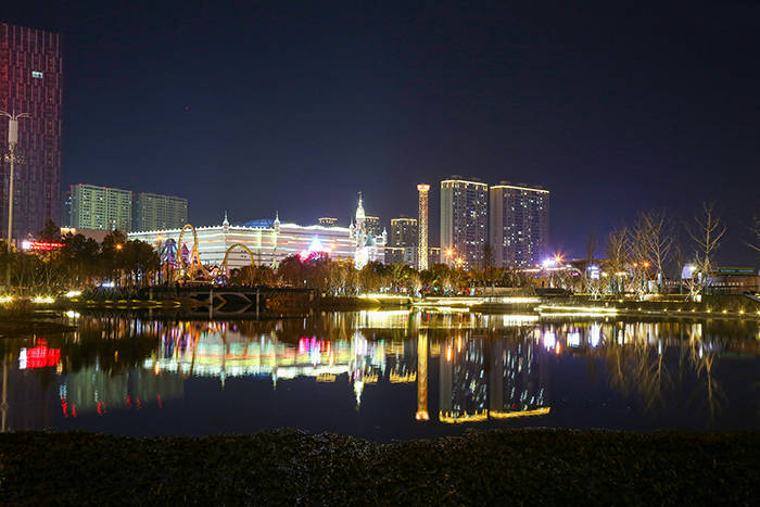 寒冷中看宁波罗蒙环球城烟火盛宴