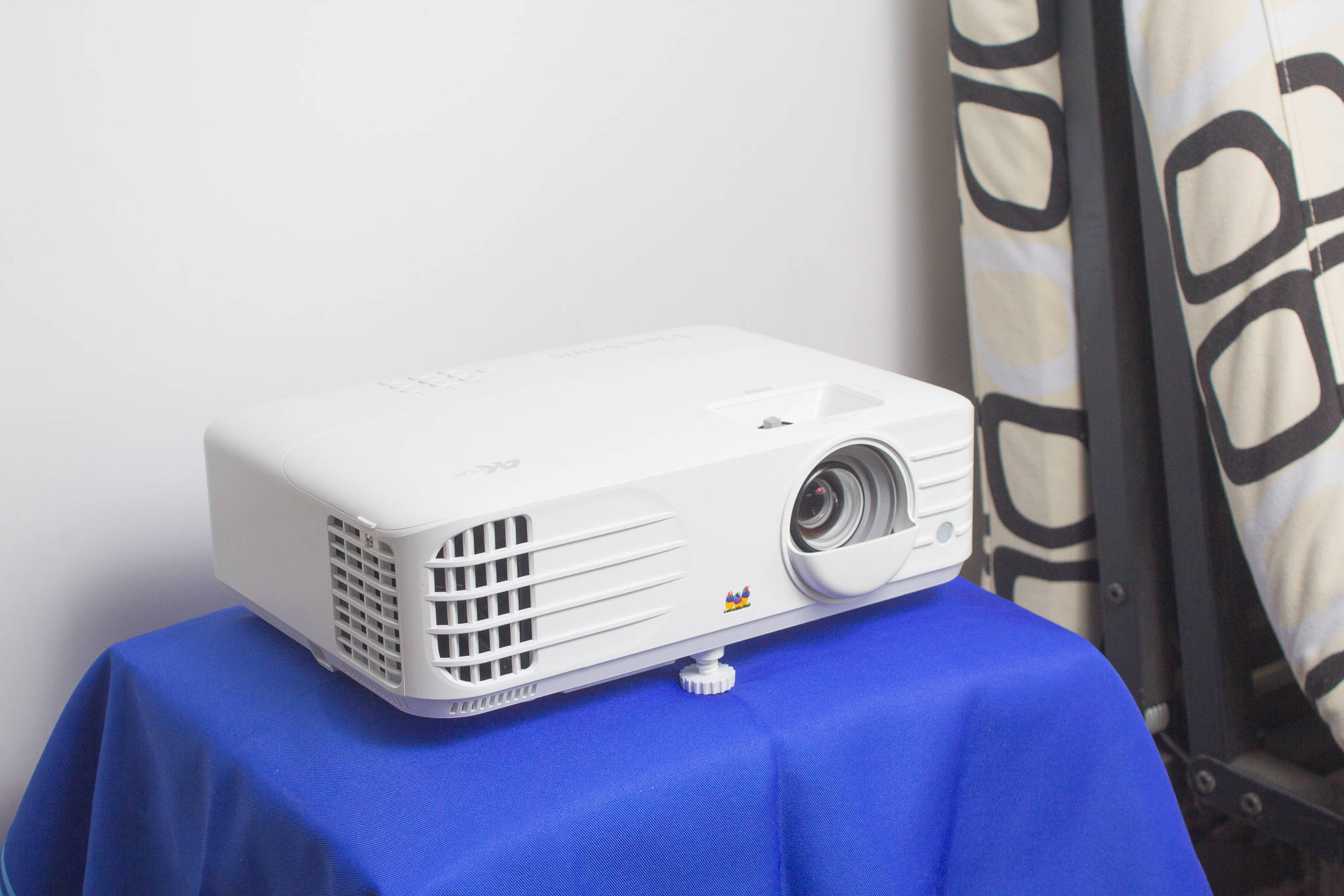 100寸巨屏4k游戏不再慢,优派px701-4k投影开箱_镜头