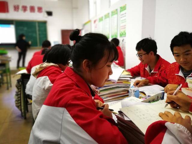 初中生上课,最容易被老师点名的3种学生,最后一种很真实