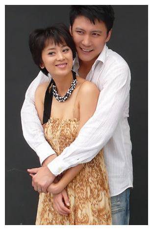 她当红时嫁临时演员,恩爱15年生一子,今41岁的丈夫越来越红_谢润