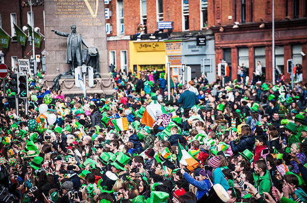 爱尔兰绿帽子节：不再在世界的尽头沉默