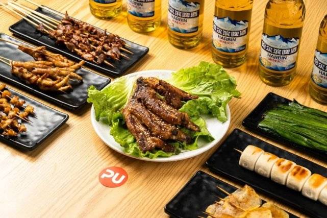 酥香烤串配啤酒体验双倍快乐尽情嗨到凌晨2点