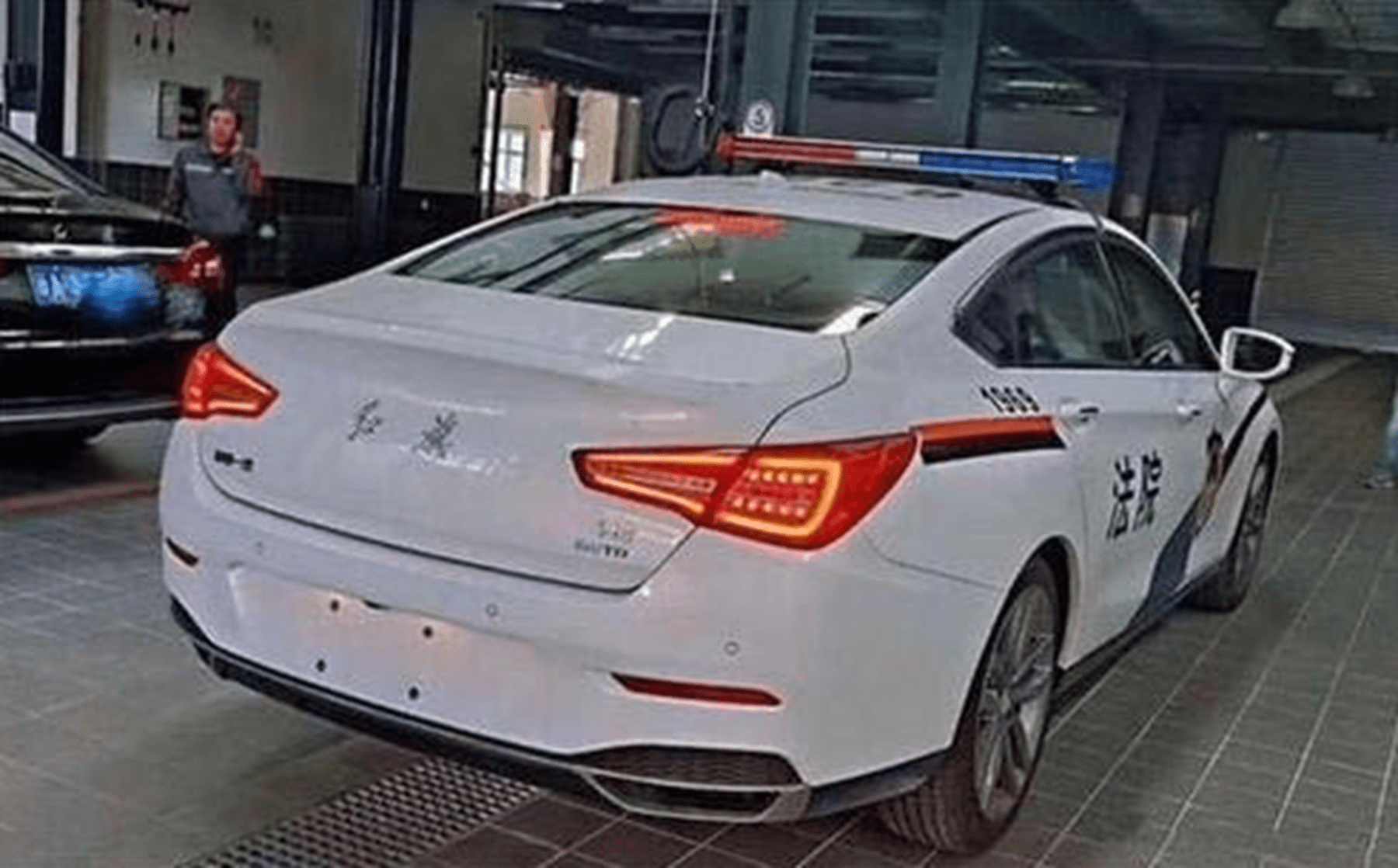 中国警车终于换了丰田大众统统淘汰红旗h5彰显大国风范