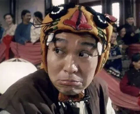最终,周星驰将一个市井,搞笑,无厘头,油嘴滑舌,却又重视情谊的韦小宝