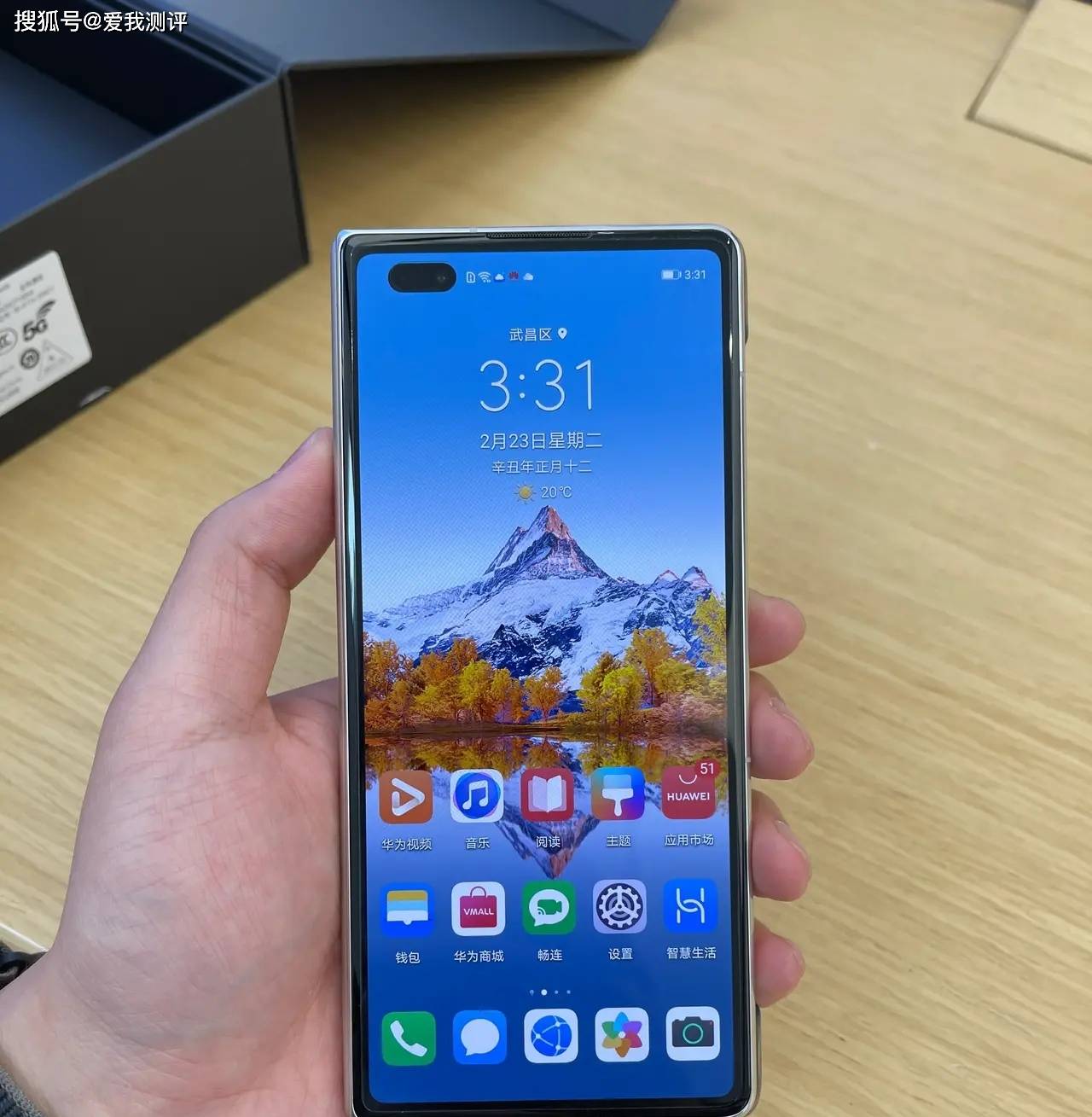 华为mate x2真机上手体验,外观不如第一代_小屏