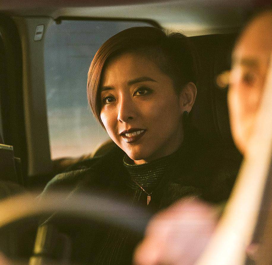 人潮汹涌三个女性角色中黄小蕾的演技超出预期程怡有彩蛋