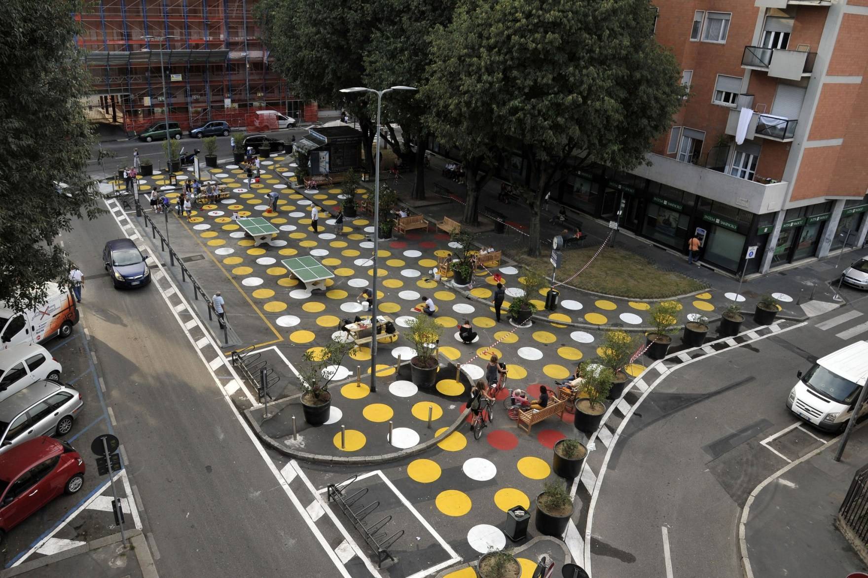 德尔加诺广场(piazza dergano)在旧有停车场创建了新的休闲游憩空间