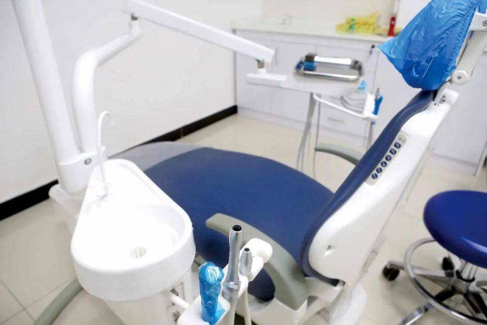 和环境全面升级,配置有口腔全景片机,ct机,喷砂机,进口牙科综合治疗台