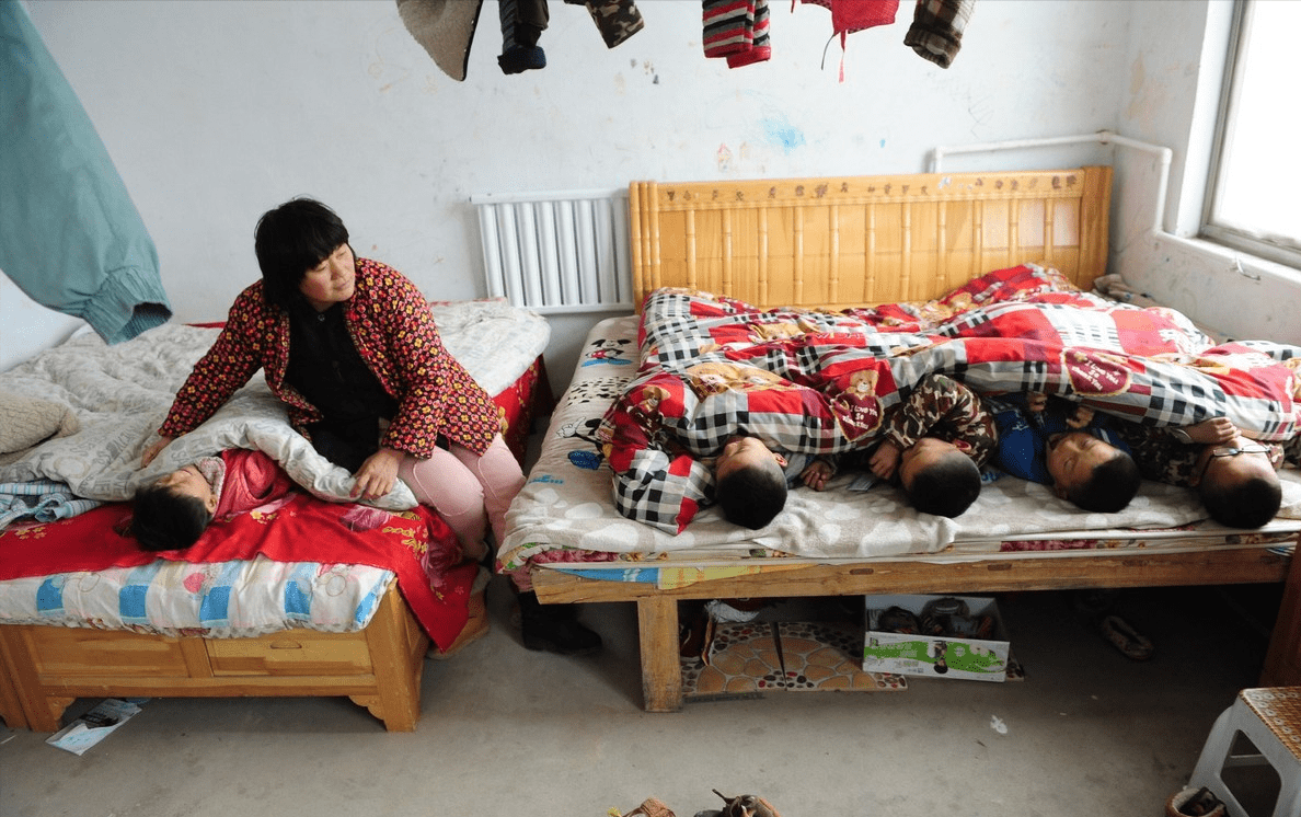 中国首例五胞胎已年满十八如今面临一个问题网友自找的